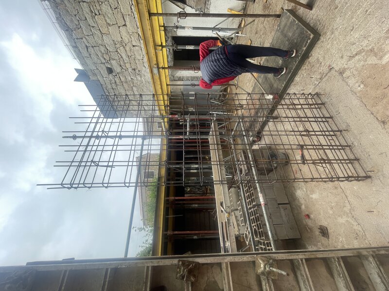 Caut 2 muncitori in constructii pentru Corsica Franta