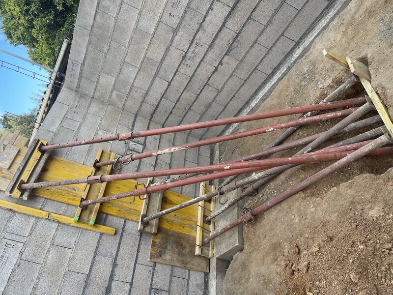 Caut 2 muncitori in constructii pentru Corsica Franta